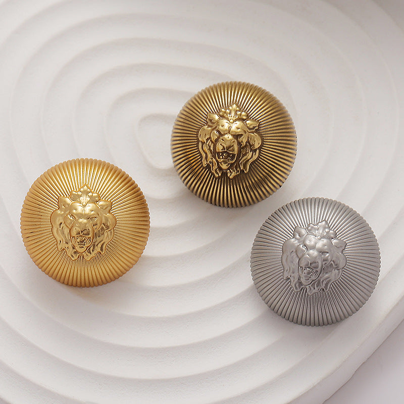 Metal buttons: lion head caps, gold and silver tones, ridged edges (6-pack)