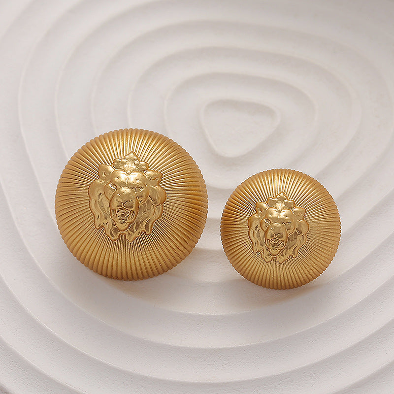 Gold lion head metal buttons pair, ridged round face with ornate mane detail