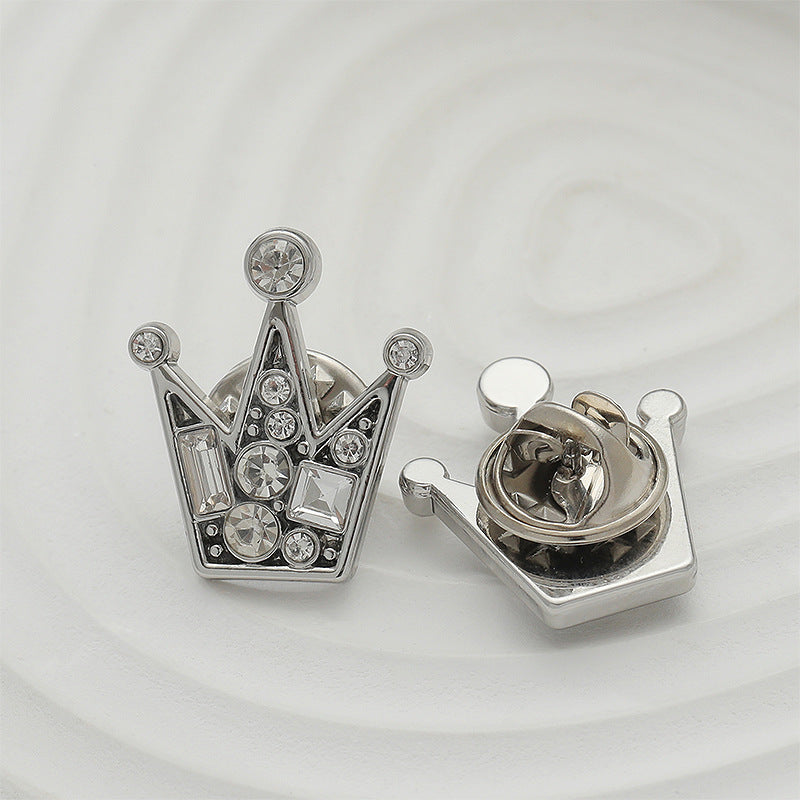 Silver crown badge brooch with butterfly clasp back, diamond-style stones