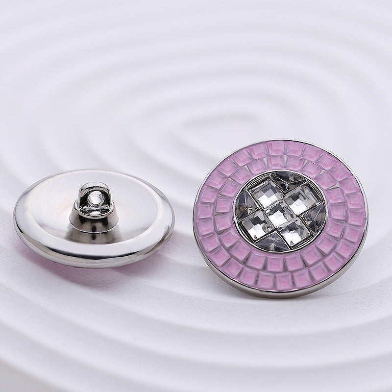 Pinker Strass-Metallknopf mit glänzendem Einsatz; flacher Rückseitenanker