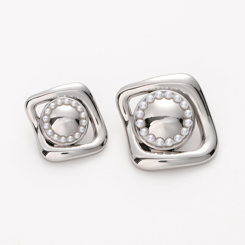 Silver irregular metal button with pearl ring, 18–23mm, pair view