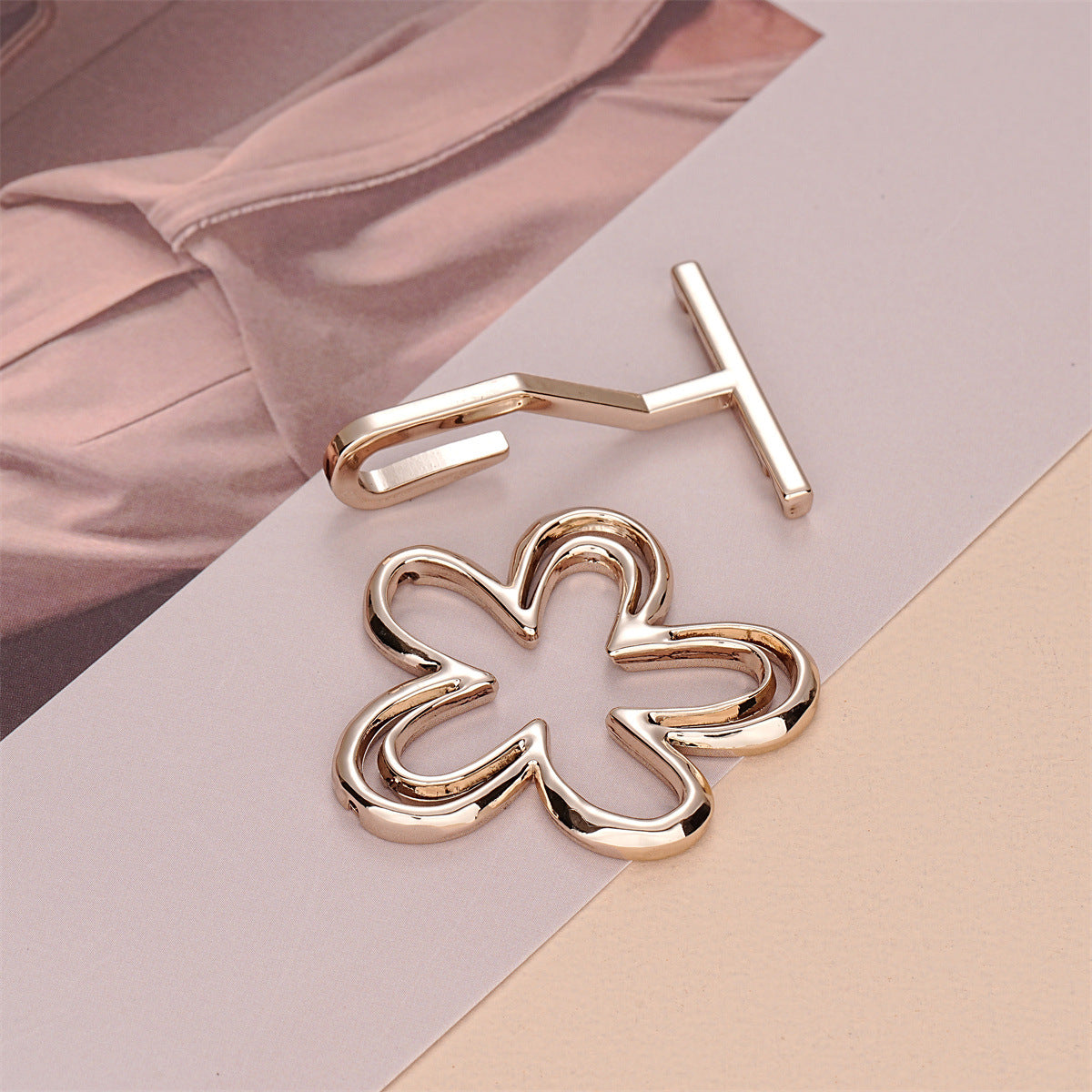 Flower-shaped metal hook buckles, 3-pc set in light gold