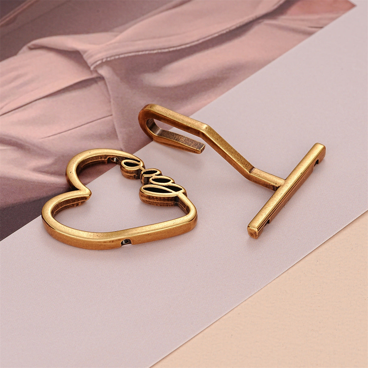 Heart-shaped metal hook buckle (3pcs): bronze heart love clasp set