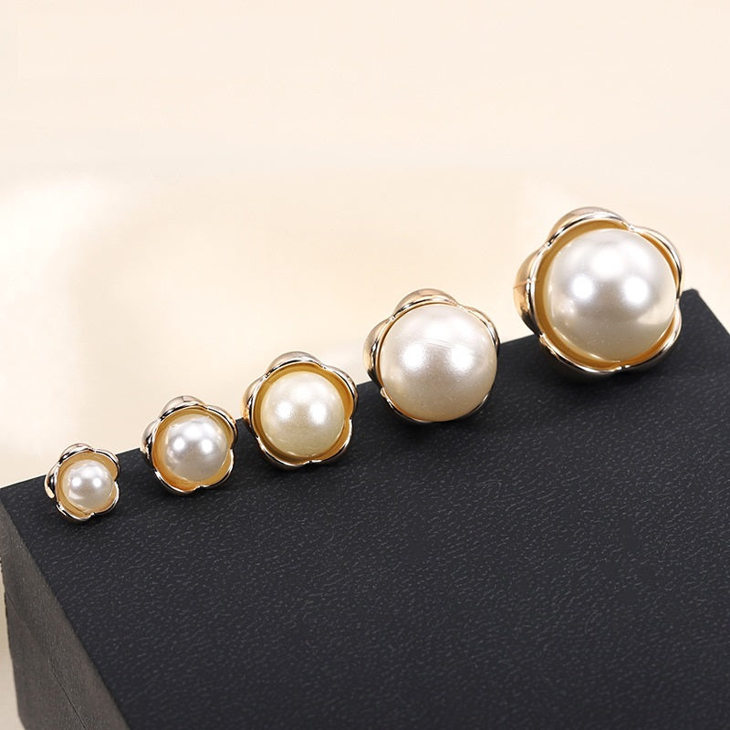 Graduated flower pearl buttons, white pearl centers with metallic gold/silver rims
