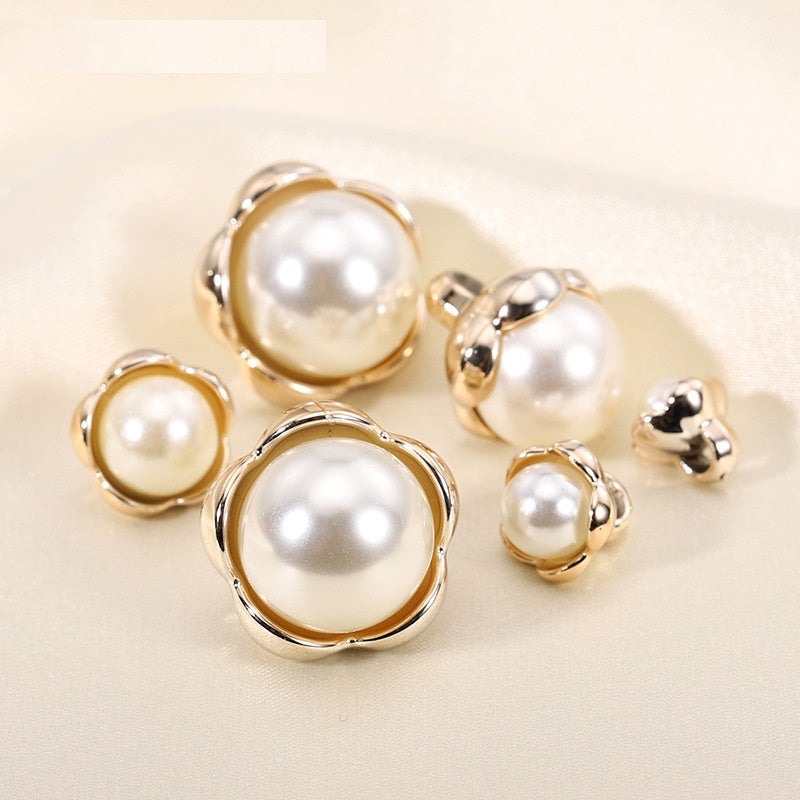 Flower pearl buttons assortment, round white pearl front with gold and silver rims