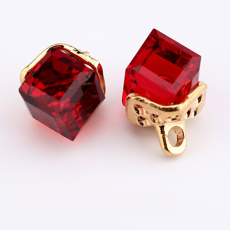 Botones mini de cristal cuadrado rojo con montura dorada y base con anclaje