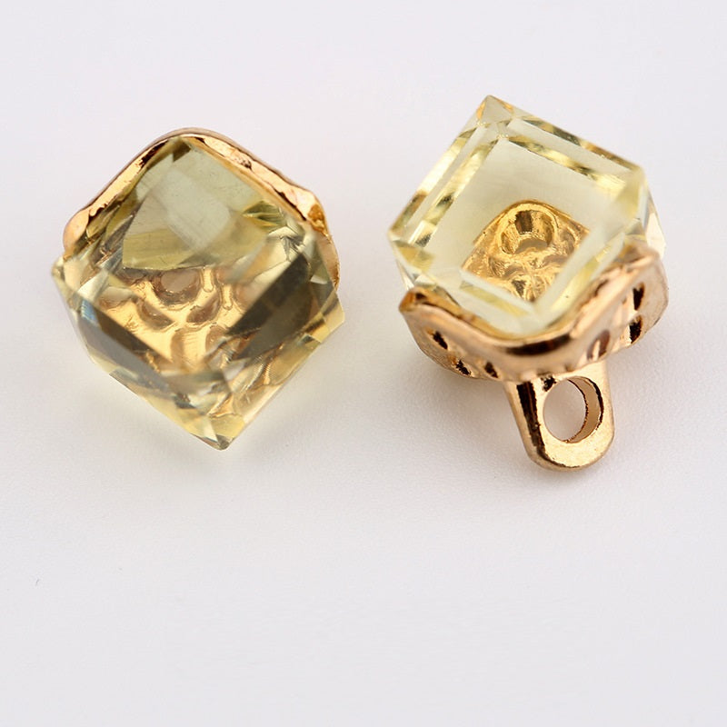 Botones mini de cristal cuadrado amarillo claro y dorado con montura dorada