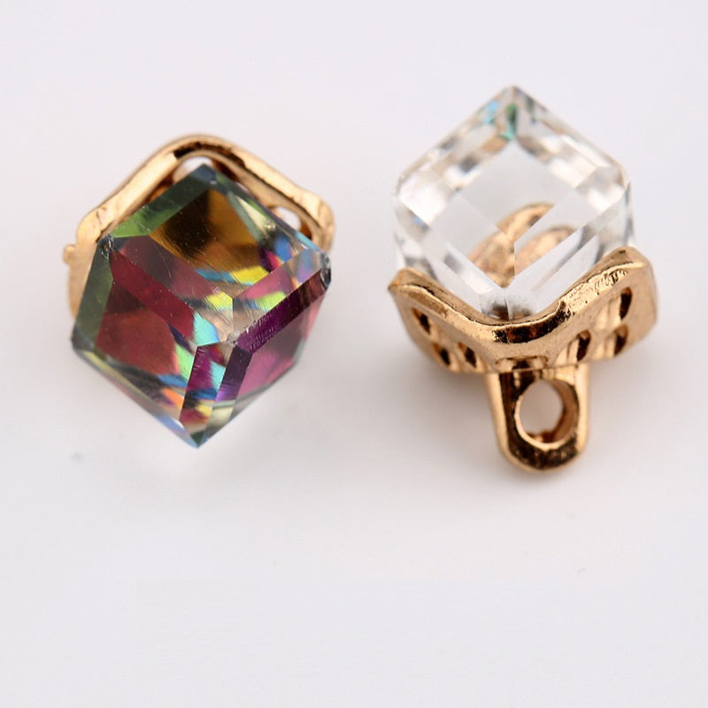 Botones mini de cristal cuadrado arcoíris y transparente con montura dorada