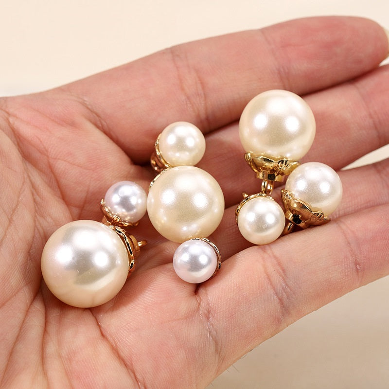 9–16mm white pearl buttons with gold-tone metal bases shown in hand for size