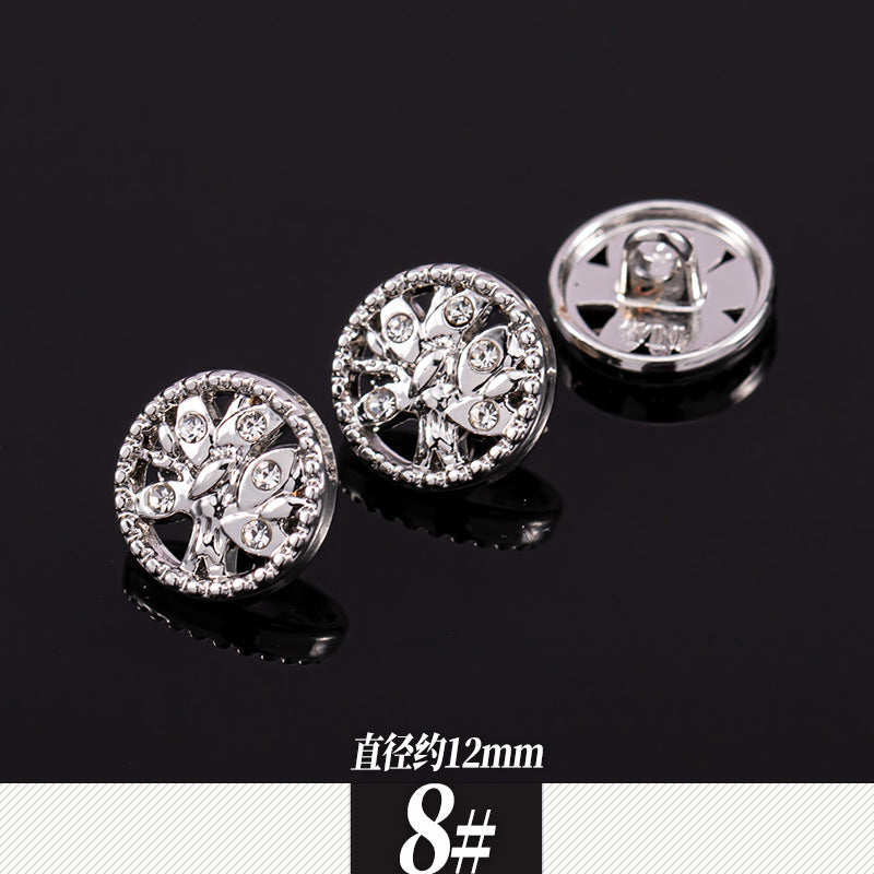 银色金属嵌钻衬衫扣，椭圆/圆角浮雕钻纹，直径约12mm，8#款