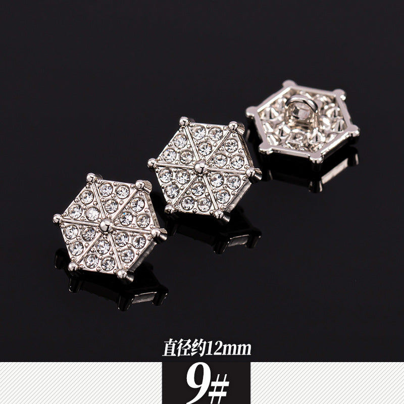 银色金属嵌钻衬衫扣，方形切面水钻装饰，直径约12mm，9#款