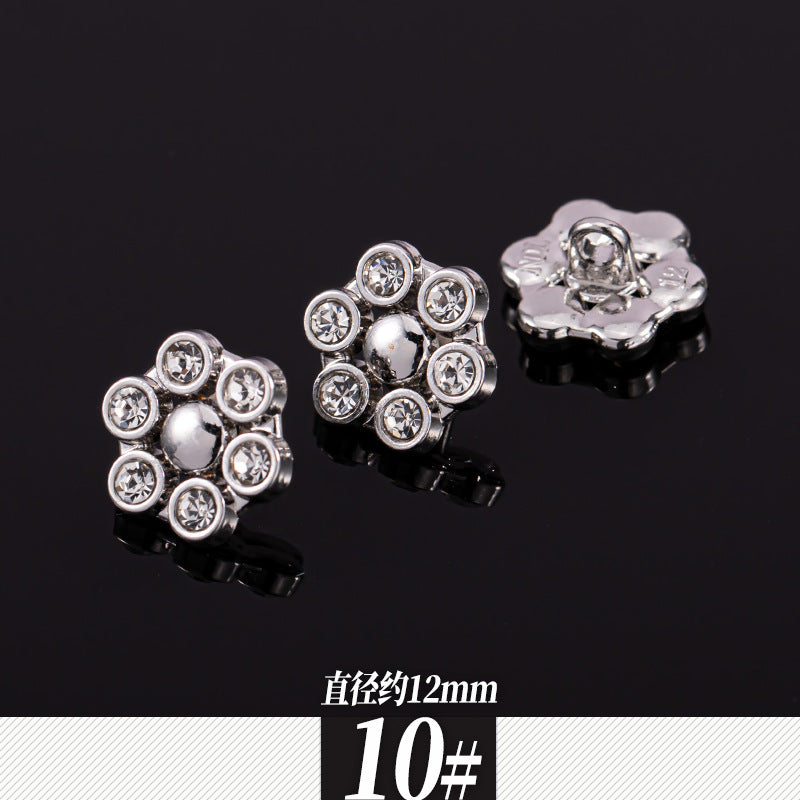 银色金属嵌钻衬衫扣，圆形金属圈镶钻，直径约12mm，10#款
