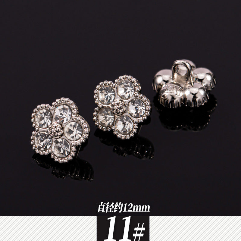 银色金属嵌钻衬衫扣，花瓣/四叶造型水钻面，直径约12mm，11#款