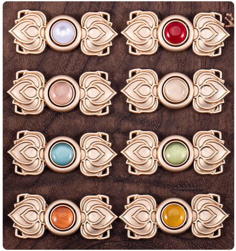 Set-Ansicht: 8 Lotus-Froschverschlüsse mit Cat’s-Eye-Steinen in Pastell, Gelb und Rot