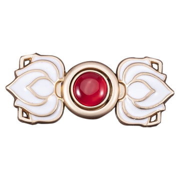 Lotus-Froschverschluss mit rotem Cat’s-Eye-Stein, weißem Lotus-Relief und goldfarbener Fassung