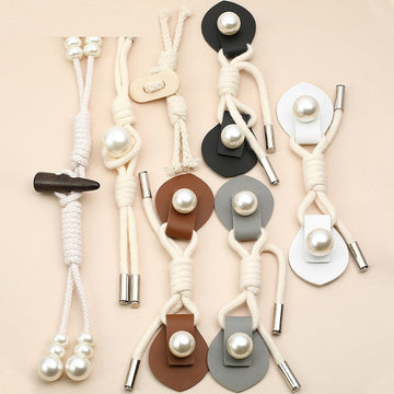 7er Knopfband-Set für Wollmäntel: weiße Kordel, Perlmuttknöpfe, Metallspitzen, Leder-Deckplättchen