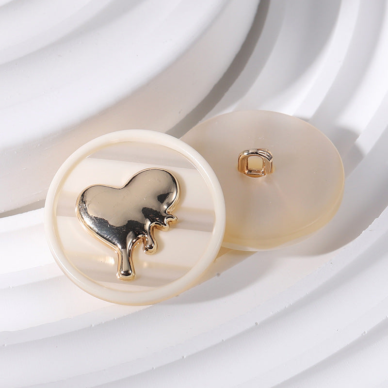 Beige round resin heart button with silver-toned heart detail, 18–25mm