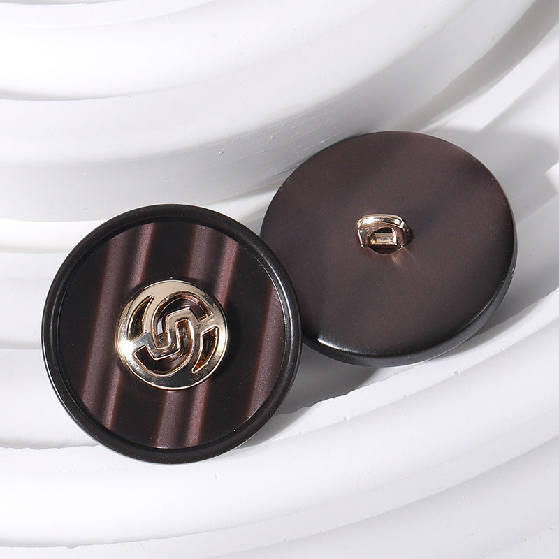 18–25mm round resin buttons, deep coffee with gold-tone geometric linked pattern