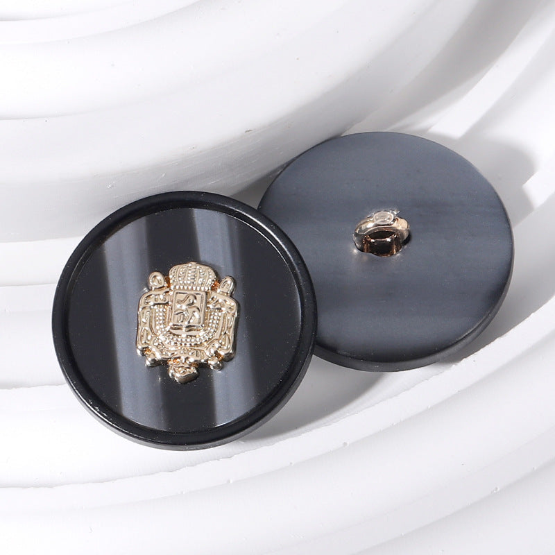 Schwarzer runder Resin-Knopf mit silbernem Kronen-Emblem, 18–25 mm
