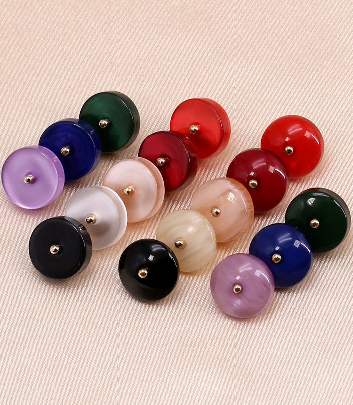 Round resin buttons with metal shank, mixed colors (green, blue, red, black, cream)
