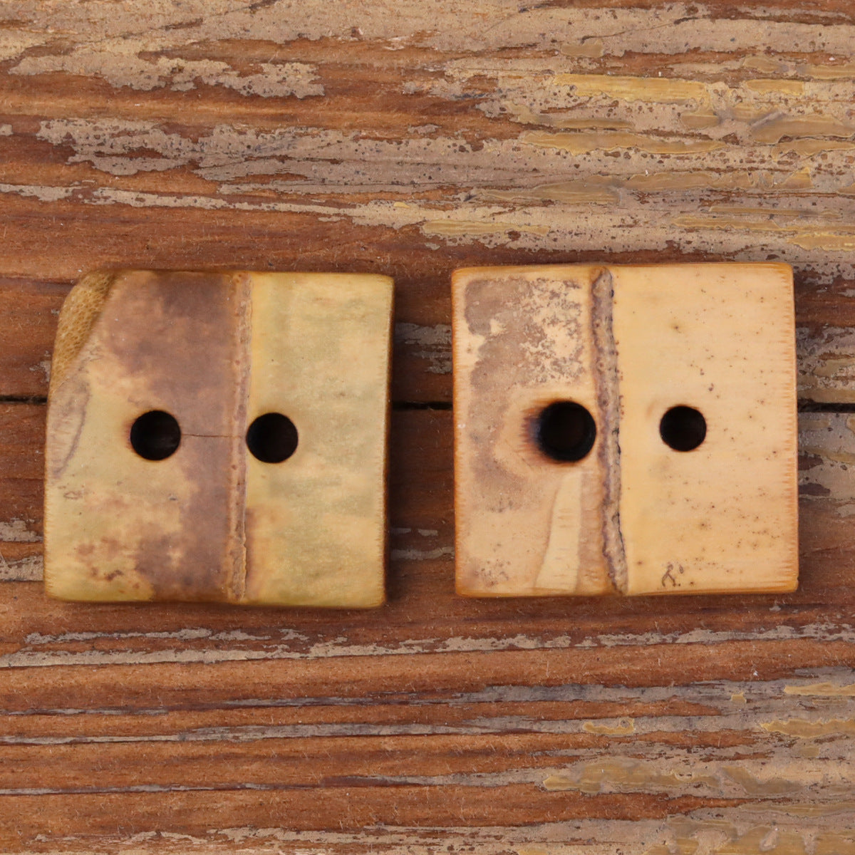 Square two-hole bamboo buttons, natural finish, two buttons with dark holes