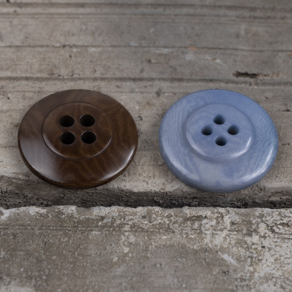 Round corozo buttons set: dark brown and sky blue, four holes each