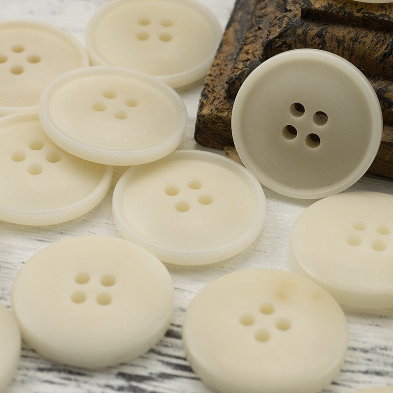 Cream round four-hole palm nut buttons, multiple buttons with four holes