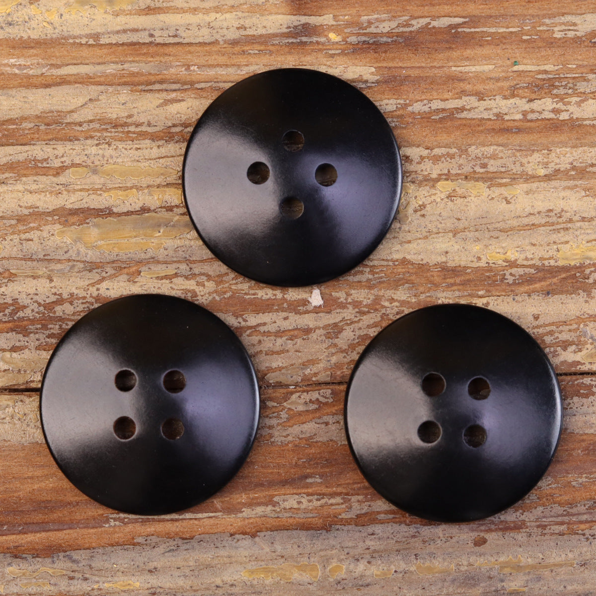 Two-tone palm fruit shell buttons, 4-hole, dark gray/black, round
