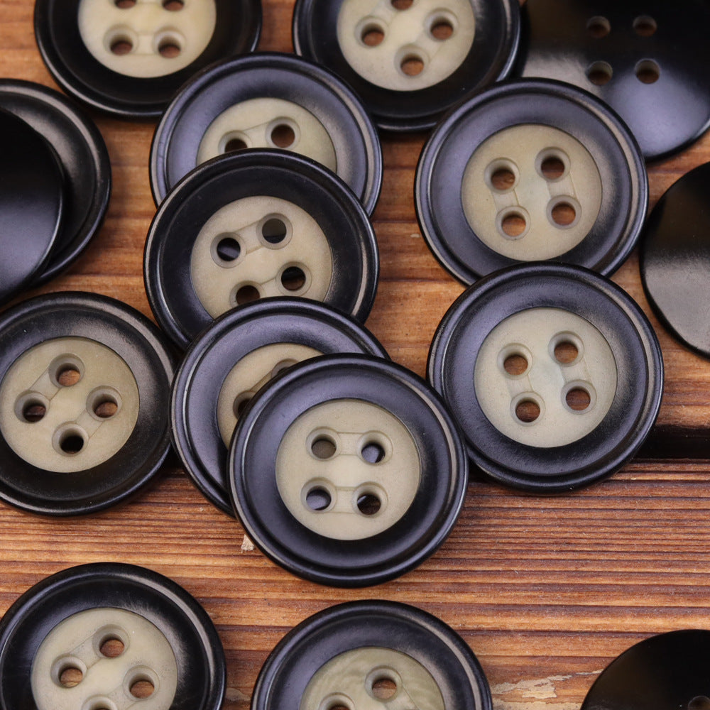 Palm fruit shell buttons mix, 4-hole: cream/beige centers with dark rims