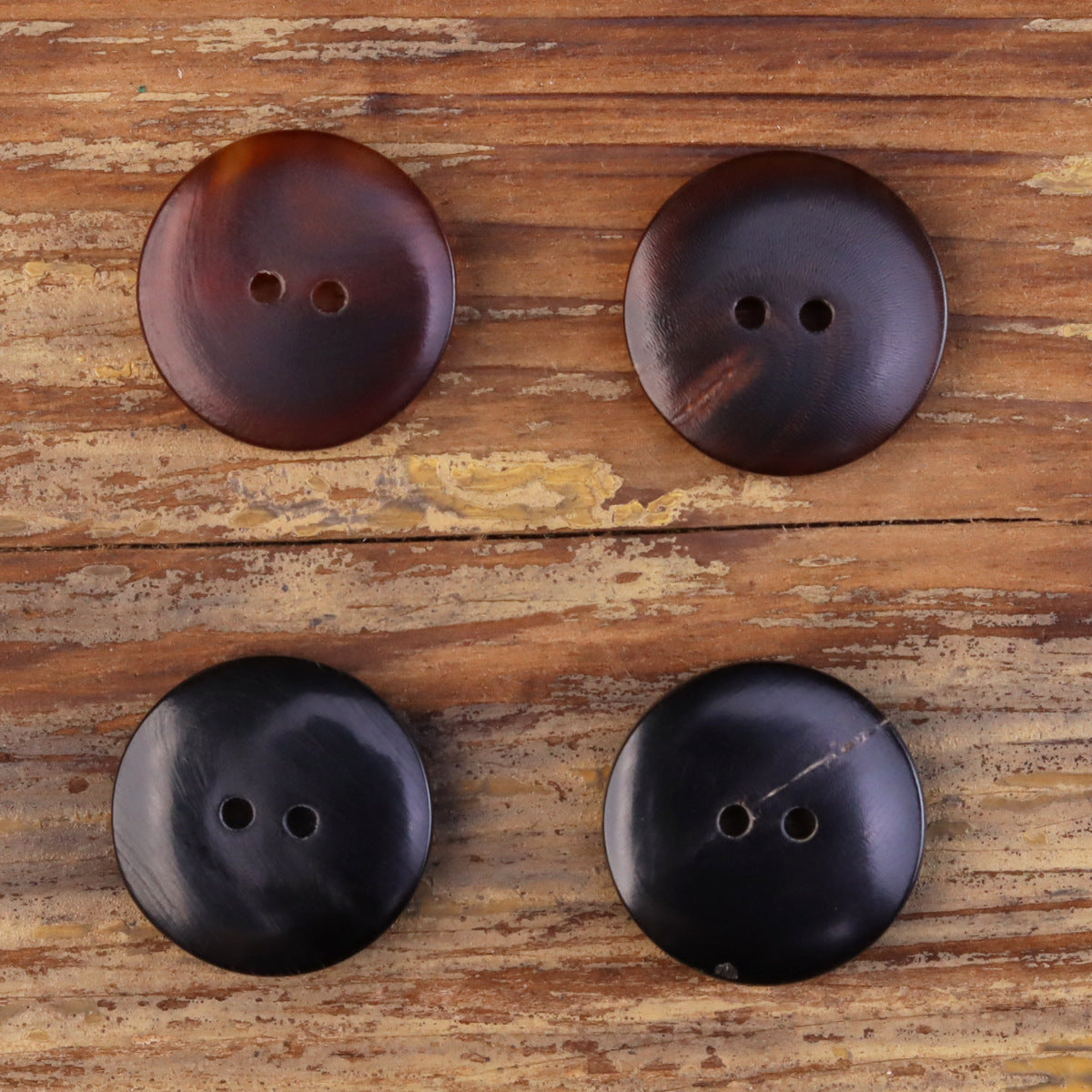 Set of 11.5–25mm fish-eye buttons with 2 holes in dark coffee and black shades
