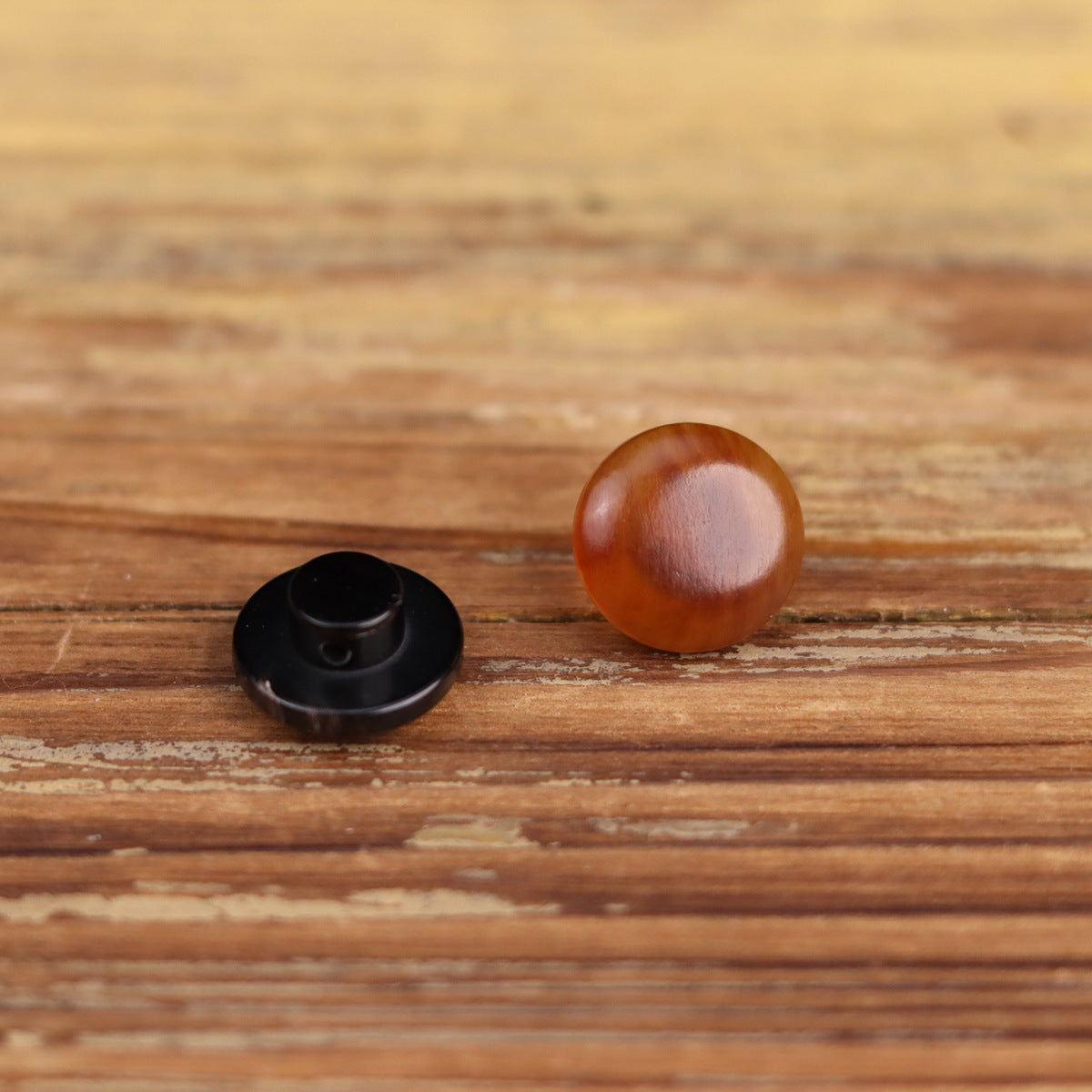 Horn shank buttons 11.5/12.5mm: black and coffee, top view shank posts