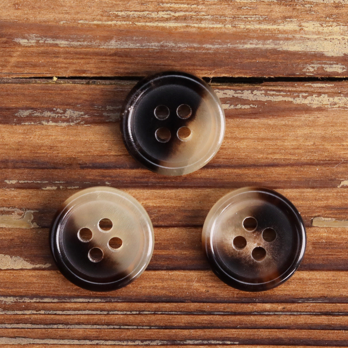 Round 4-hole shirt buttons with dark and translucent horn finish
