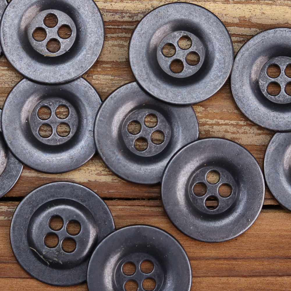 Dunkelgraue Metallknöpfe mit breitem Rand, 4 Löcher