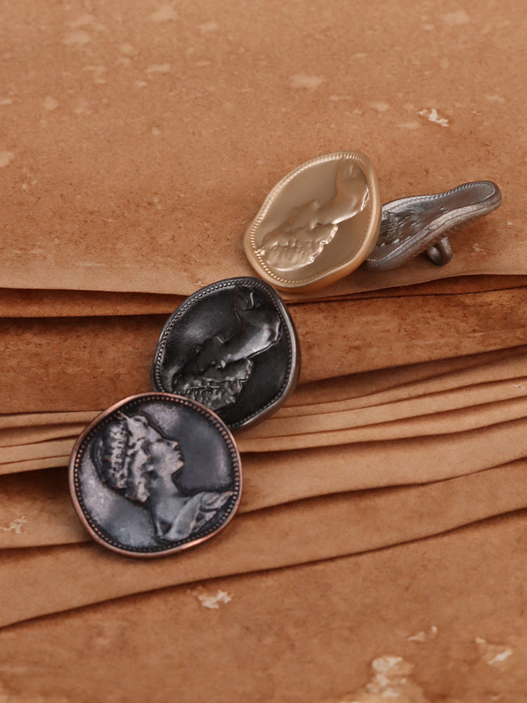 Vintage Beauty Metal-Schaftknöpfe, dunkles Metall, Portrait-Relief mit Öse