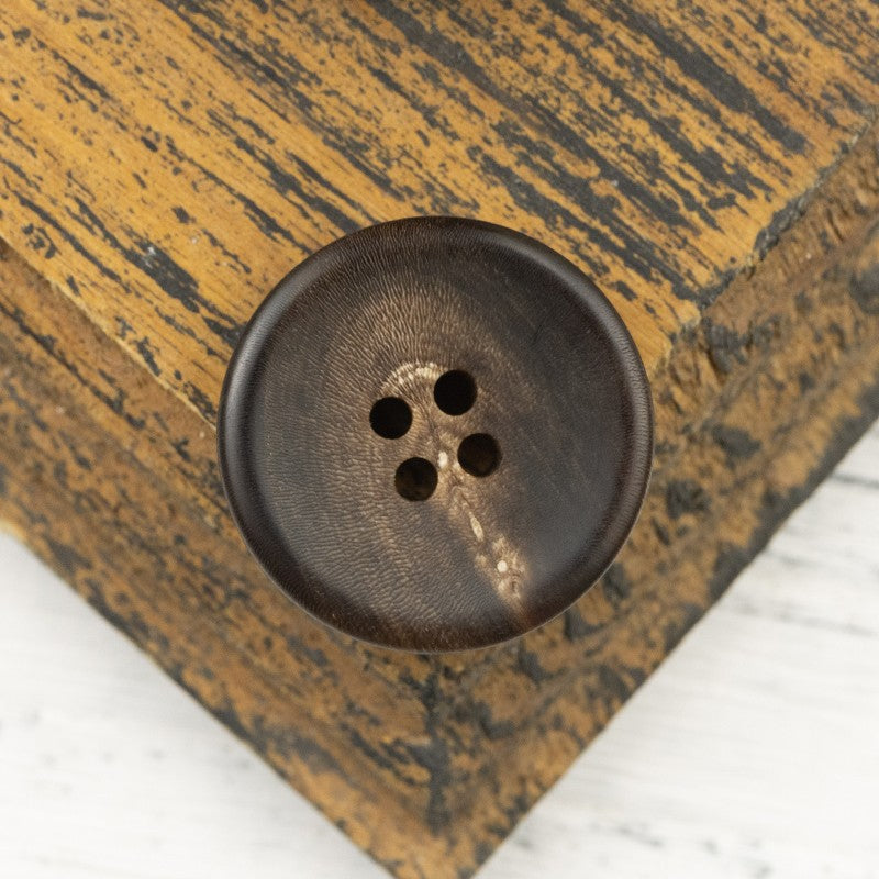 Coffee four-hole horn-style button, close-up front
