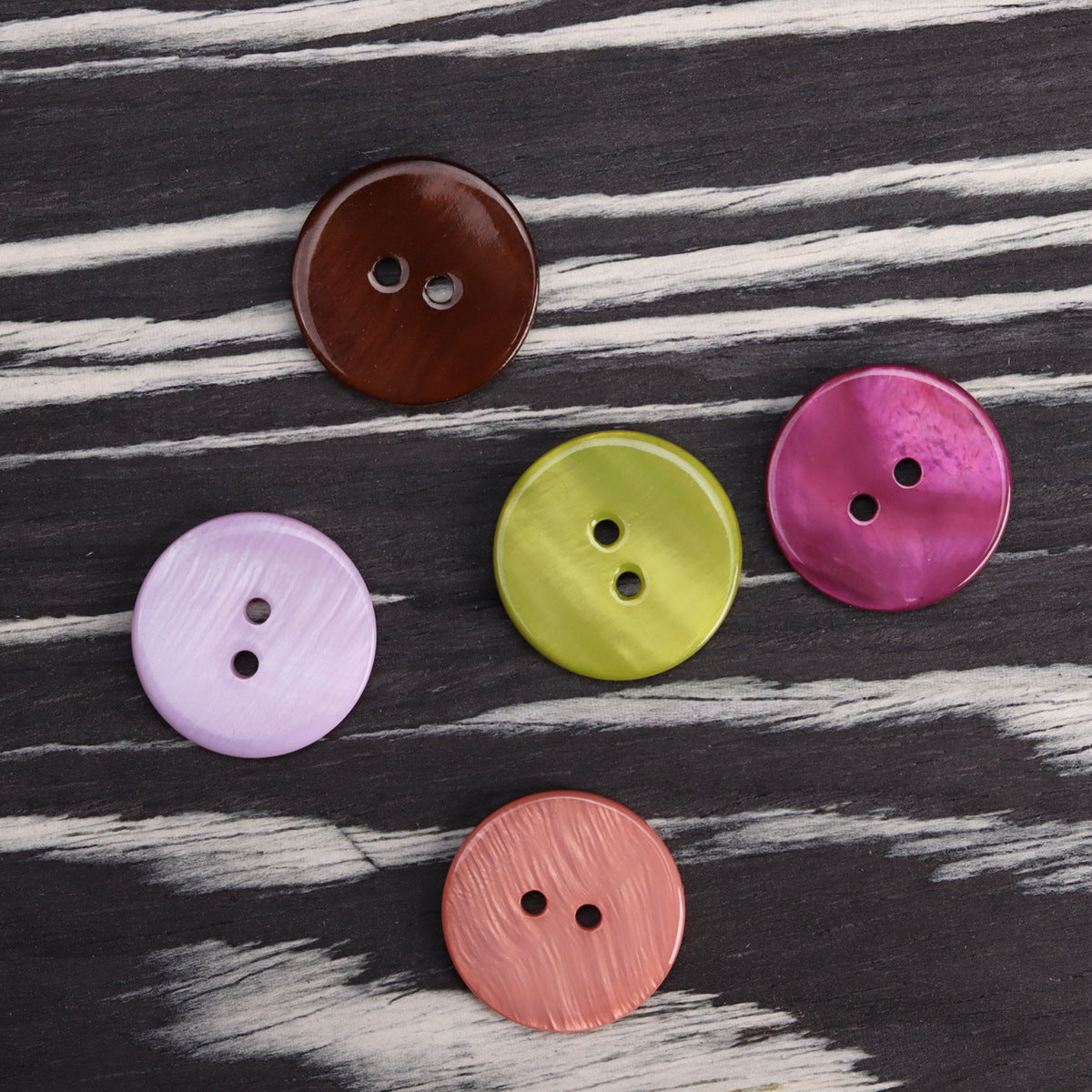 6 runde 2-Loch-Buttons in Braun, Helllila, Gelbgrün, Magenta, Rosa