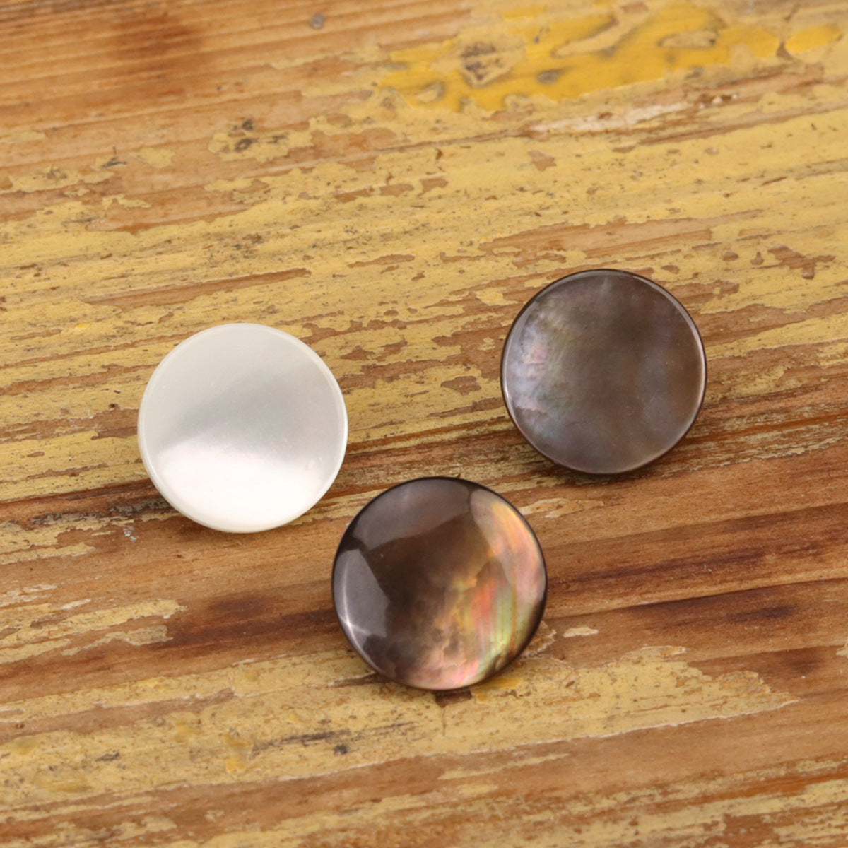 18L flat shell sewing buttons (3 colors) lying flat: white, smoky gray, and warm rainbow iridescent