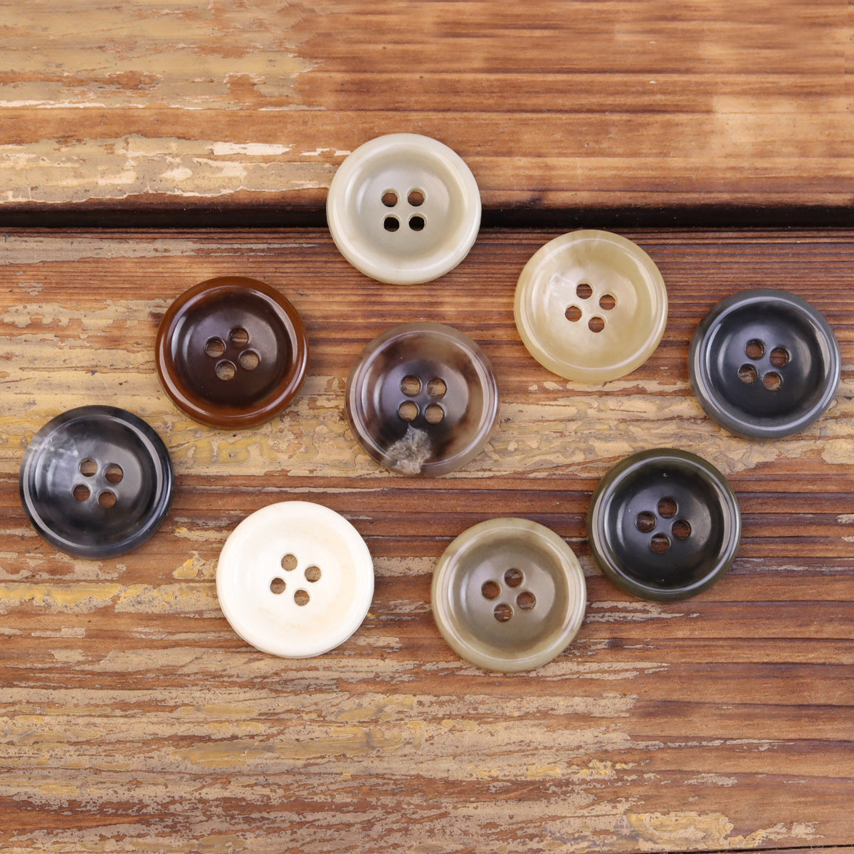 Mixed-color 4-hole urea jacket buttons with imitation horn texture, round shape