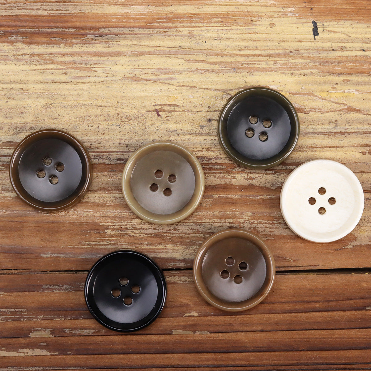 Fruit-texture urea buttons, 4-hole, dark gray and light beige tones, 30 pack