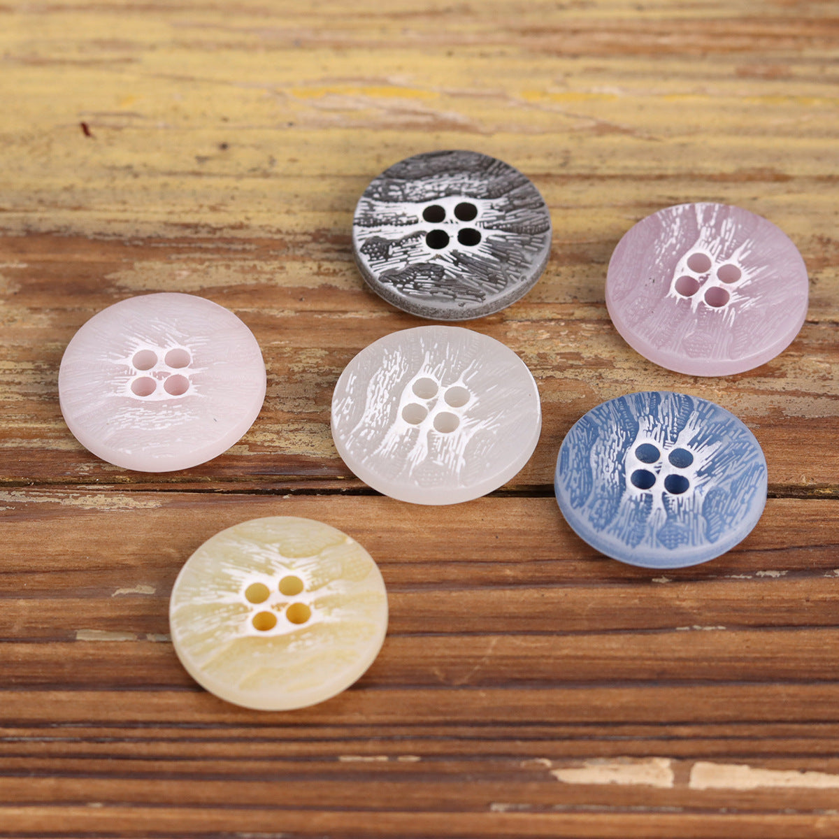 Round wood-grain urea buttons, 4-hole—mix of black, blue, pale pink, beige
