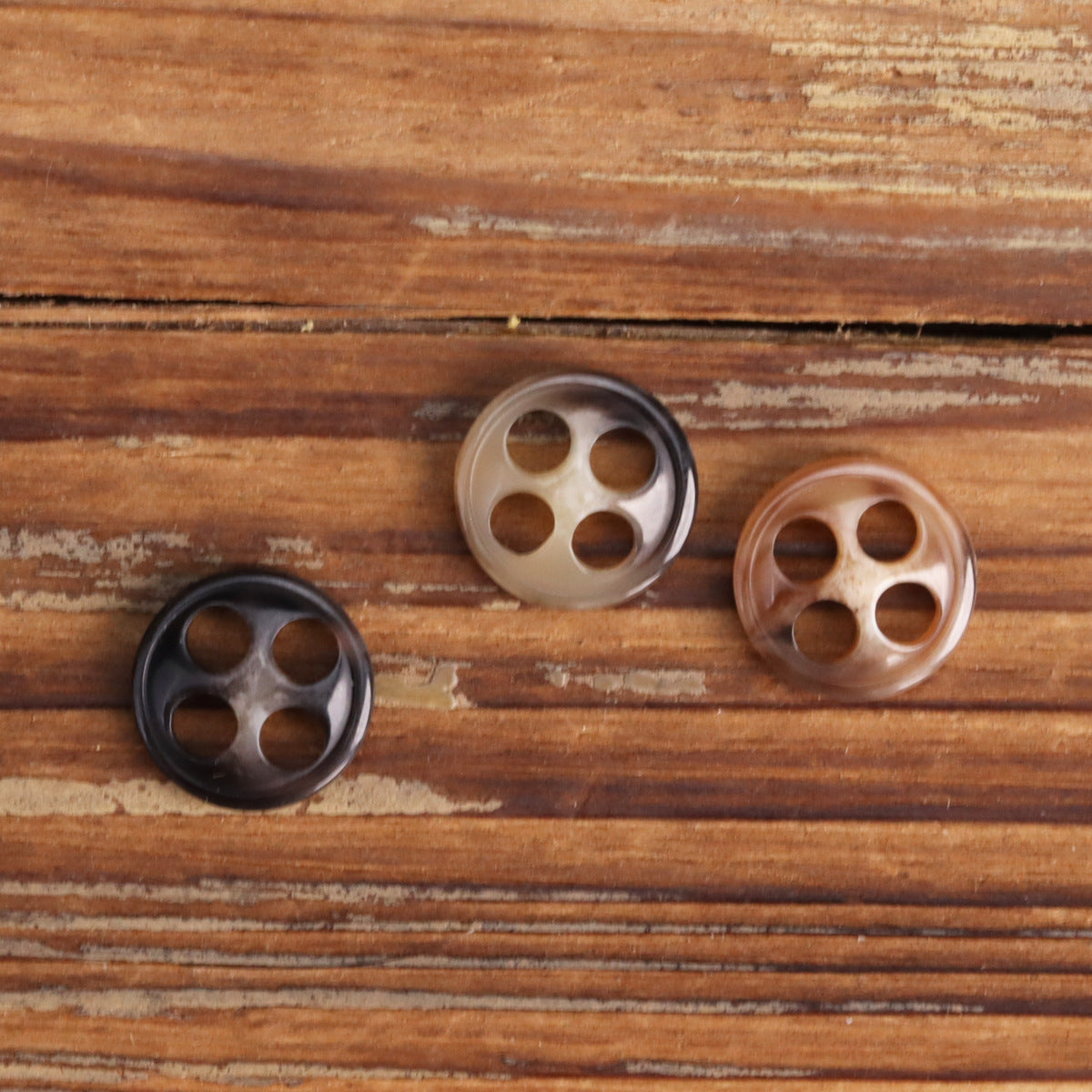 11.5mm urea buttons, light tan and brown mix, round 4-hole eyelet style