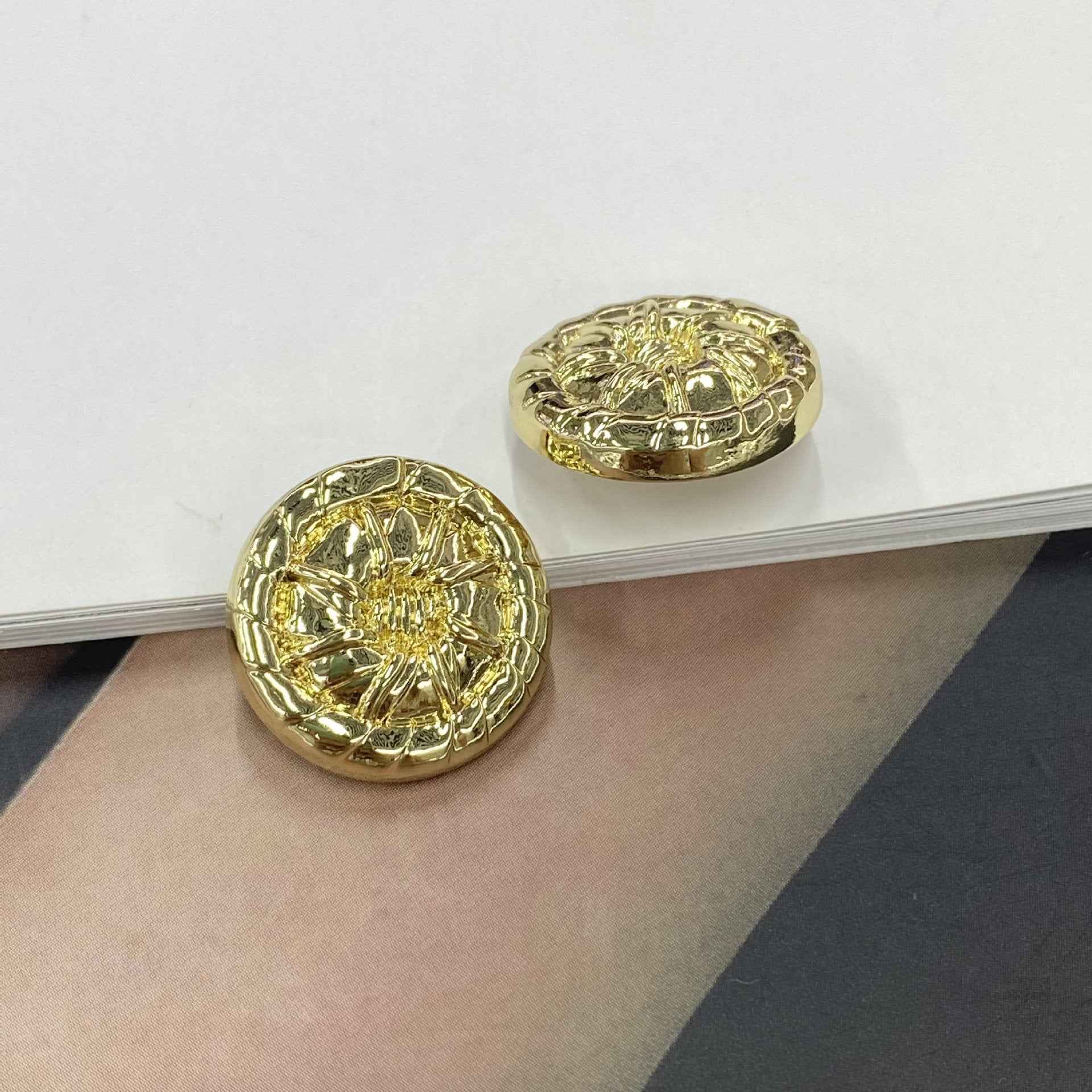 Round 3D metal shank buttons in gold and white-silver with embossed flower motif