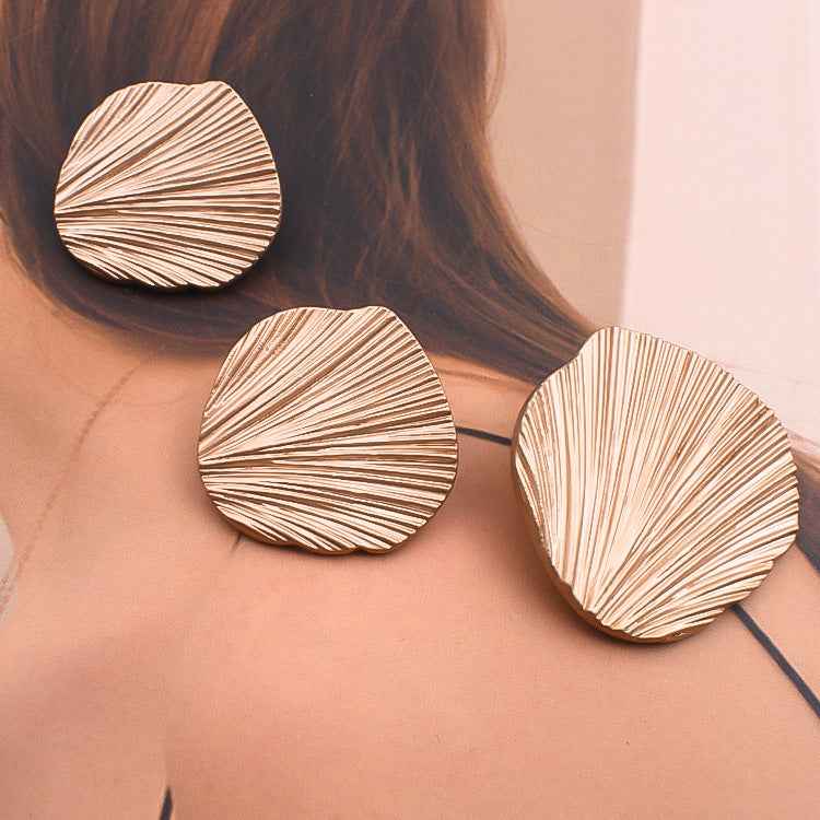 Set of gold leaf buttons, round textured gold front with engraved lines
