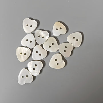 White heart-shaped natural river shell buttons with 2 holes (60pcs)
