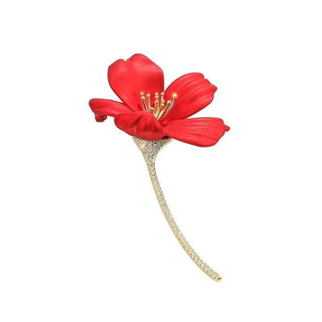 Red Hibiscus Brooch mit goldfarbenem, glitzerndem Stiel und Verzierungen im Blütenkern