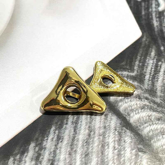 Vintage Dreieck-Metallknöpfe Goldton, 2 Stück, geprägt