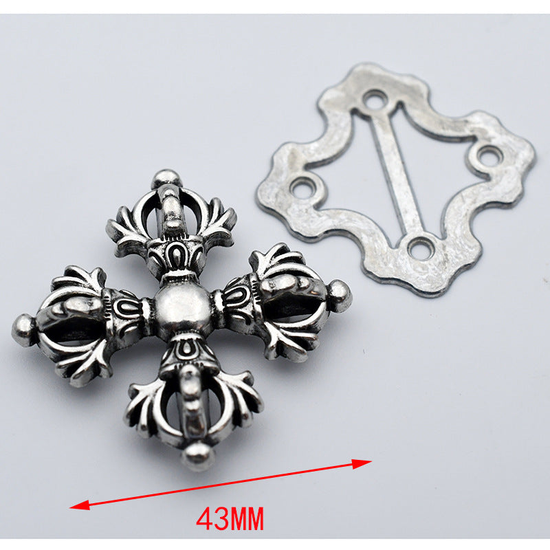 Skull floral metal stud with mounting plate, silver-tone; 43mm