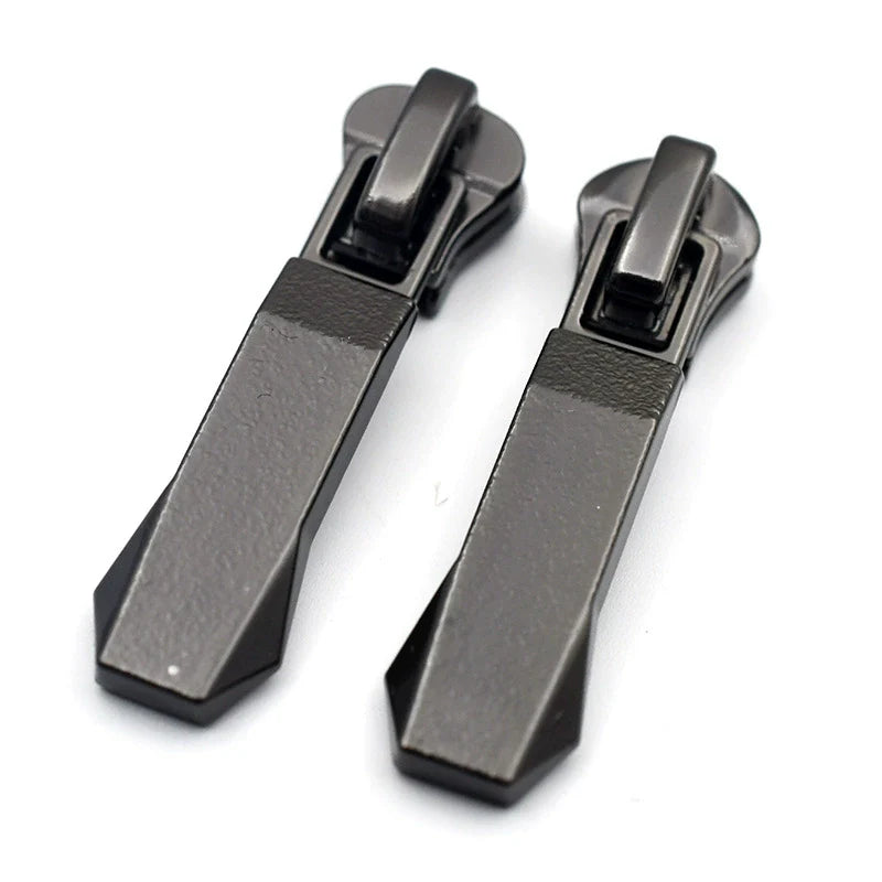 Zipper pull #5, dark gray, rectangular pull tab with top clip