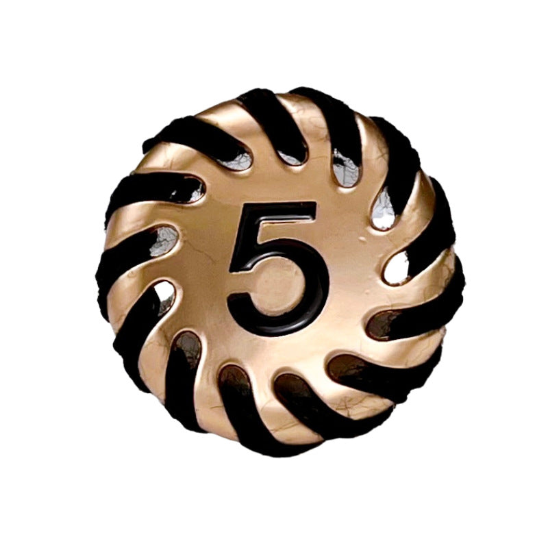 Bouton métal laine bord noir 18/23mm n°5, finition dorée, gros plan