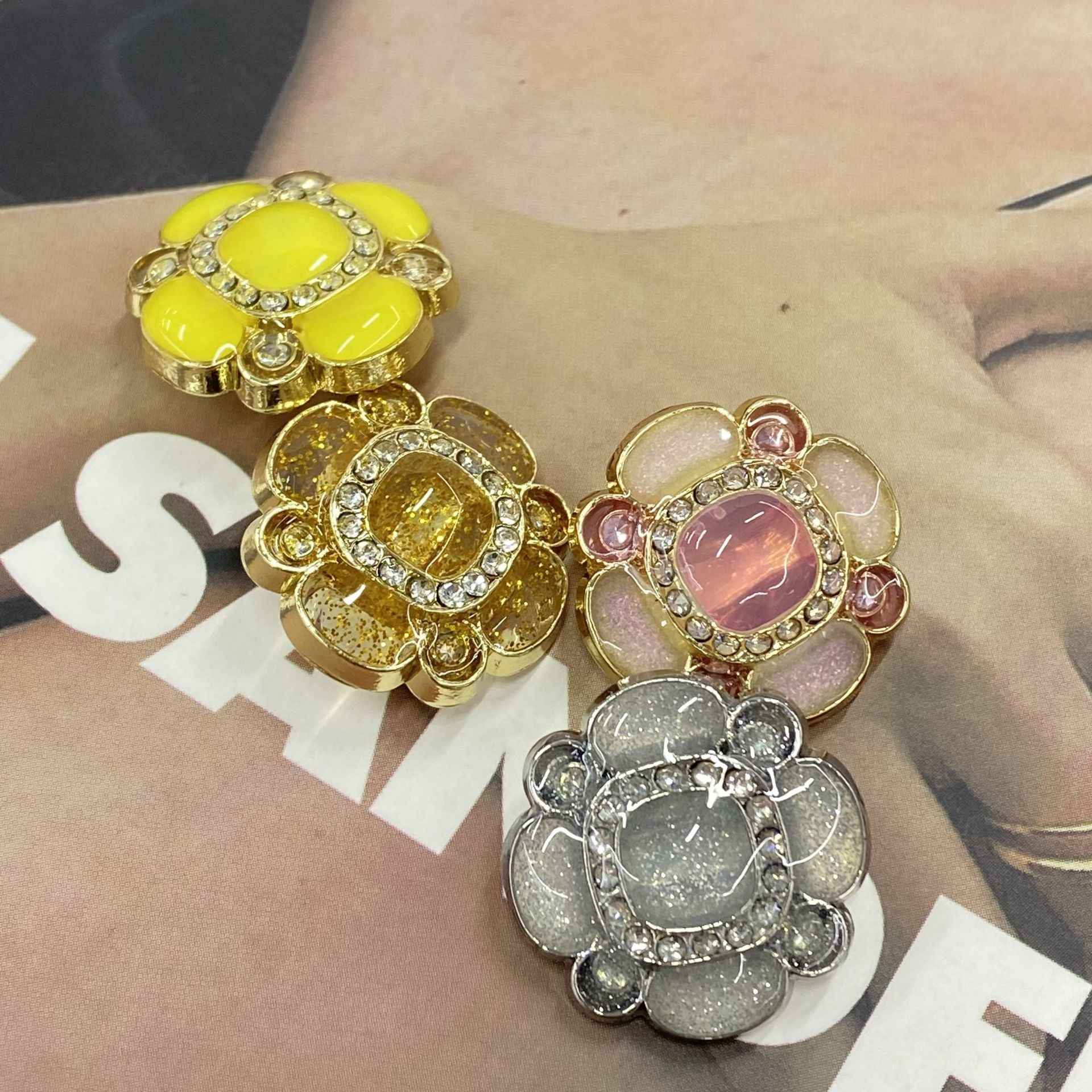 Glitter jelly flower metal shank buttons set: yellow, pink and silver options